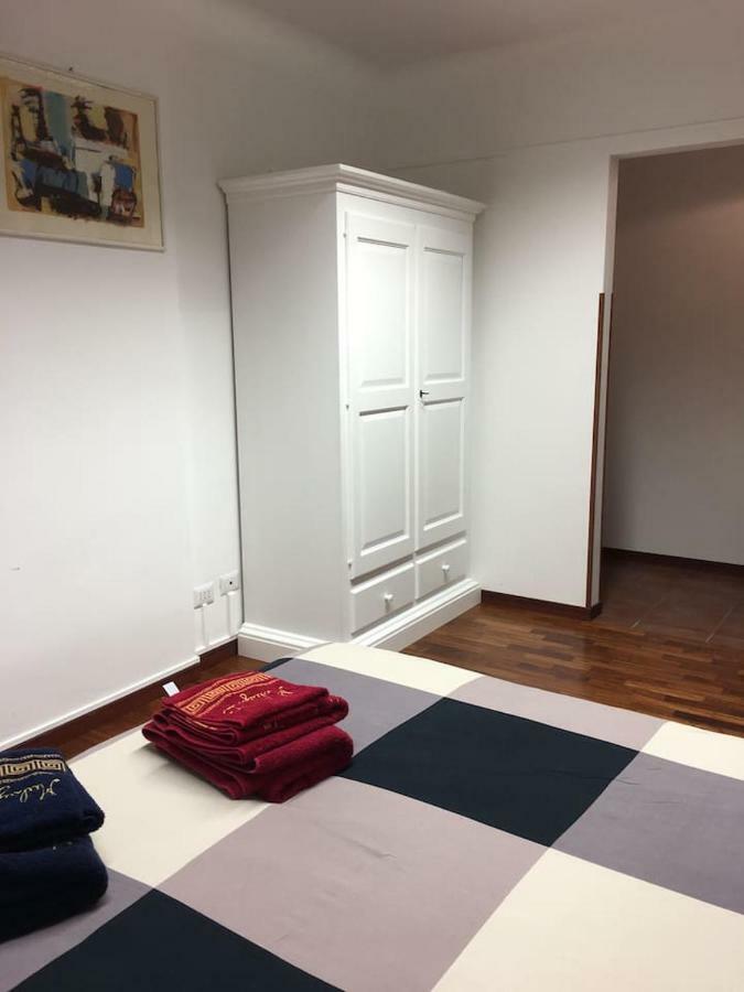 Family&friends In Apartment *